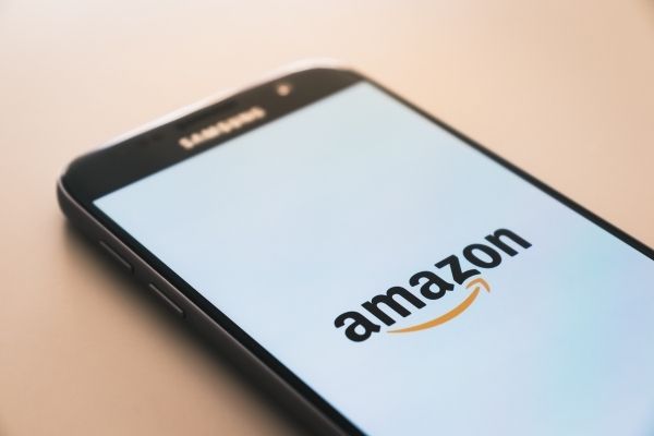 Amazon logo on a screen of oa samsung smartphone