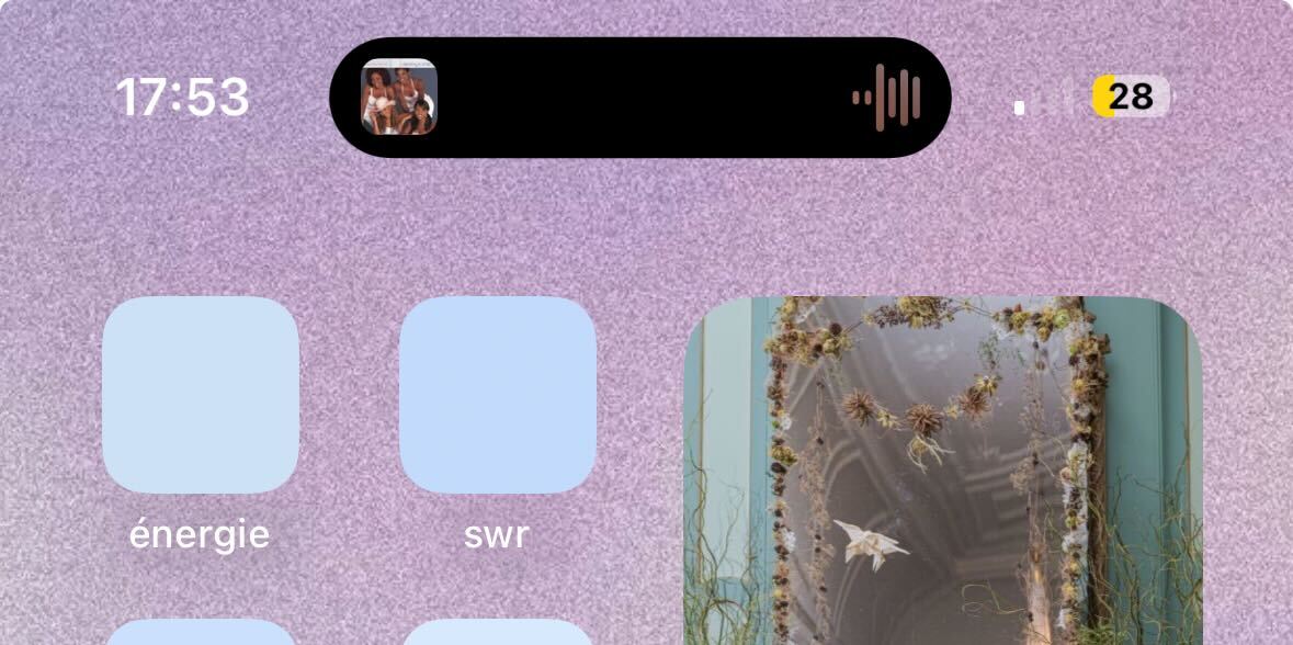 Screen capture of iPhone showing dynamic island Screen capture of iPhone showing dynamic island